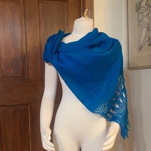 BNWOT IRISH CASHS IRELAND PEACOCK BLUE 100% WOOL WOVEN SHAWL WRAP SCARF FRINGE